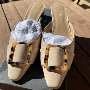 NIB Ann Taylor Beige Mule Heels with Tortoiseshell Buckle